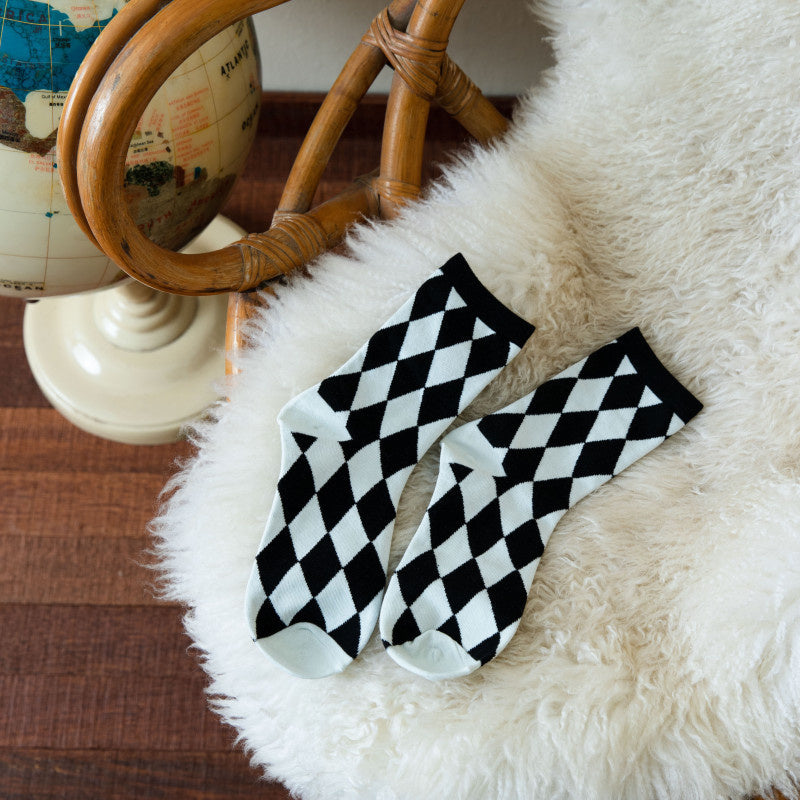 Women's Vintage Argyle Pattern Mid-Calf Socks