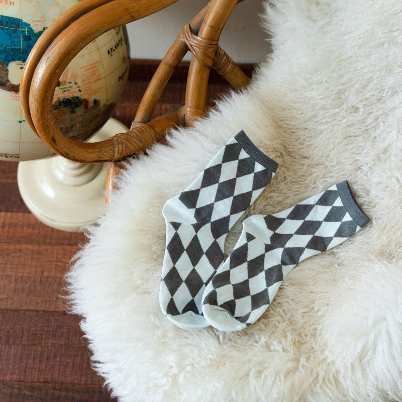 Women's Vintage Argyle Pattern Mid-Calf Socks