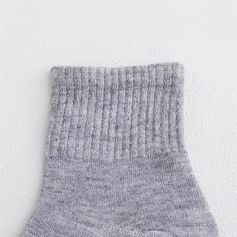 6 Pairs Unisex Disposable Breathable & Warm Travel Socks for Men & Women